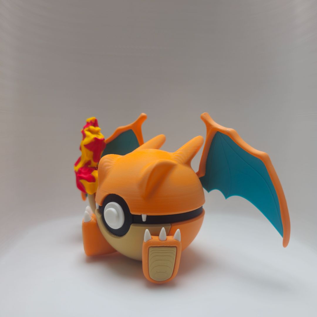0006 Charizard Poké Ball
