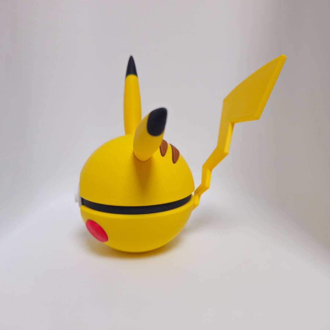 0025 Pikachu Poké Ball
