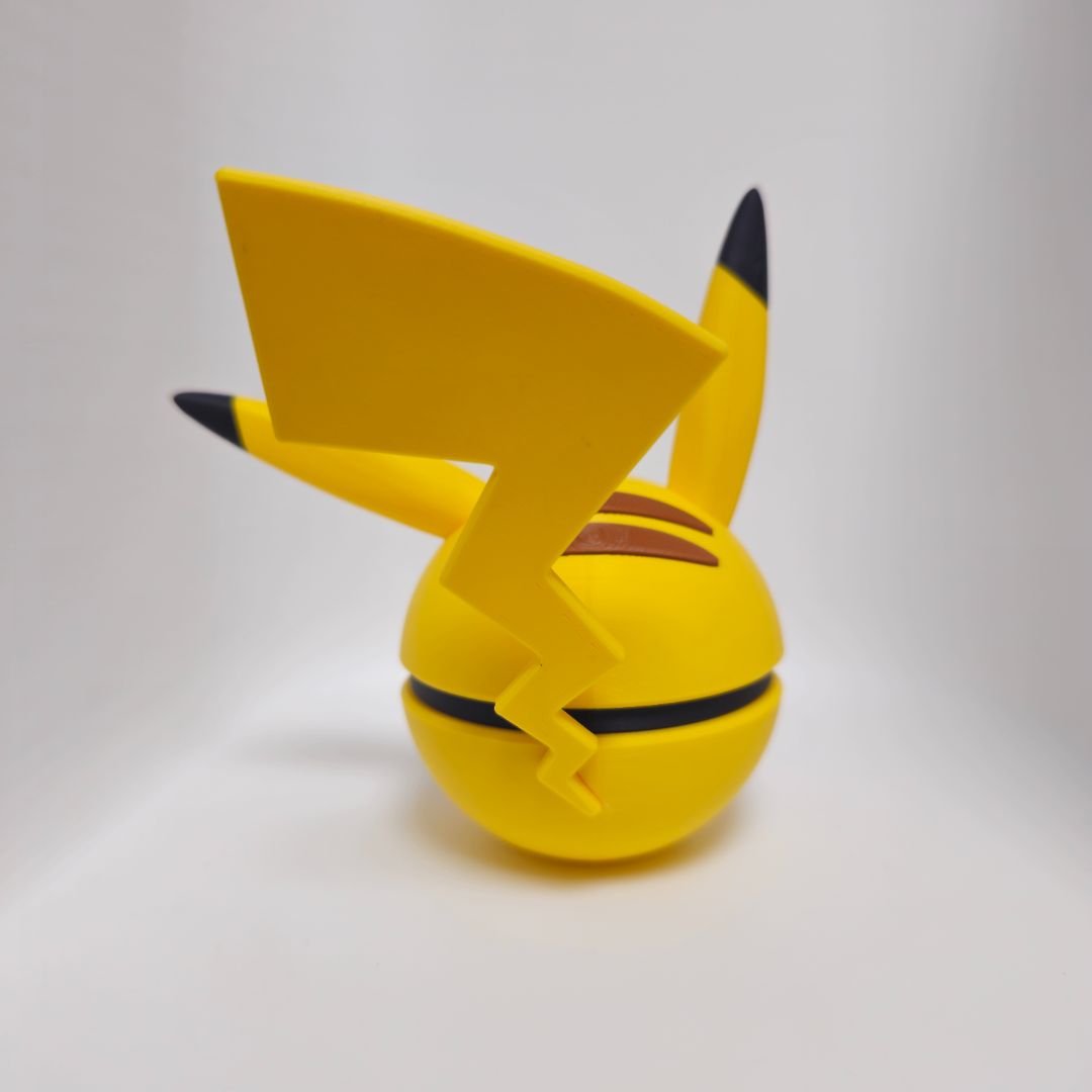 0025 Pikachu Poké Ball