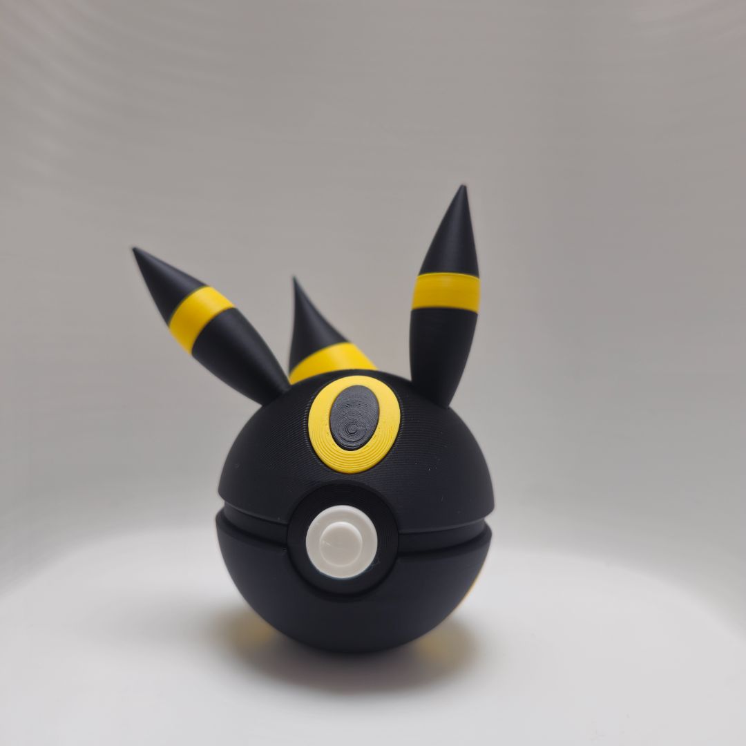 0197 Umbreon Poké Ball
