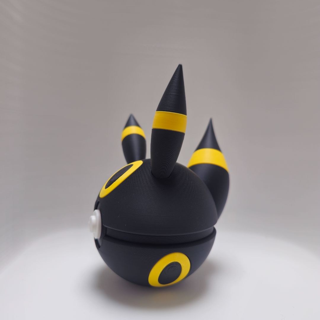 0197 Umbreon Poké Ball