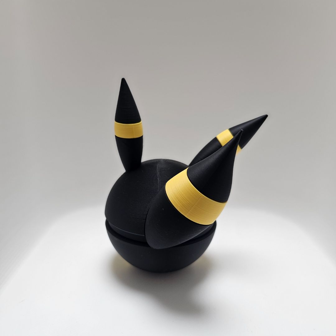 0197 Umbreon Poké Ball